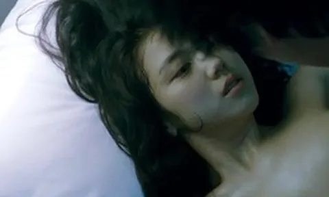 Phim 18+ Hàn Quốc bị chỉ trích nặng nề: Nữ chính 22 tuổi gây sốc toàn châu Á vì cảnh nóng thật