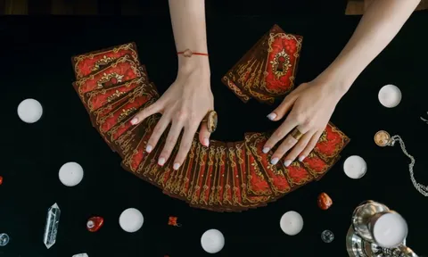Tarot nói gì về nửa cuối năm 2025 của bạn?