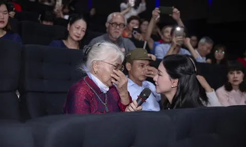 Họp báo Hòa Minzy ngập nước mắt, mẹ Việt Nam anh hùng 101 tuổi nghẹn ngào: "Mất con, không đau nào bằng"