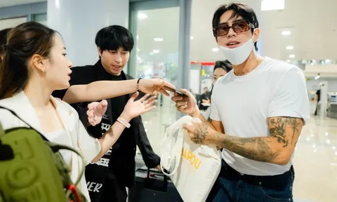 DPR IAN "nghẹt thở" trong vòng vây của người hâm mộ Việt Nam