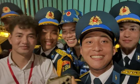 Người hot hơn cả dàn sao trong buổi tổng hợp luyện lần 2