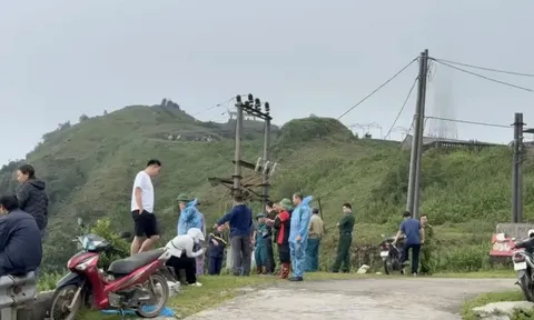 Phát hiện thi thể đang phân hủy trong ô tô dập nát dưới vực sâu núi Mẫu Sơn