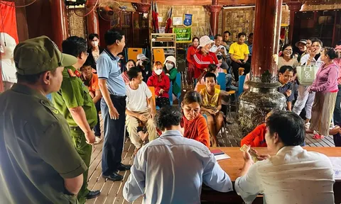 Cán bộ xã ở Đà Nẵng thức trắng đêm để hoàn thành chi trả quà Quốc khánh cho người dân