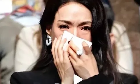 Thư Kỳ khóc