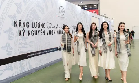 Các người đẹp Việt lan tỏa năng lượng tỉnh thức cùng Trung Nguyên Legend tại triển lãm A80