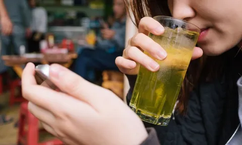Trà đá: Món giải khát quốc dân có thể gây SUY THẬN nếu uống SAI