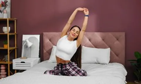 Bài tập thể dục đơn giản trên giường giúp người bận rộn duy trì vóc dáng