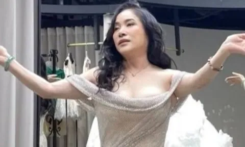 Lý Á Bình diện đồ xuyên thấu ở tuổi 75