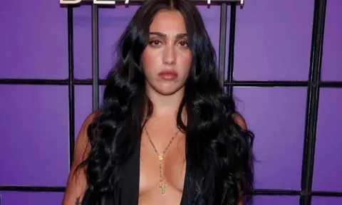 Con gái của Madonna hở bạo
