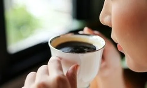 Có nên uống cà phê trước bữa sáng để giảm cân?