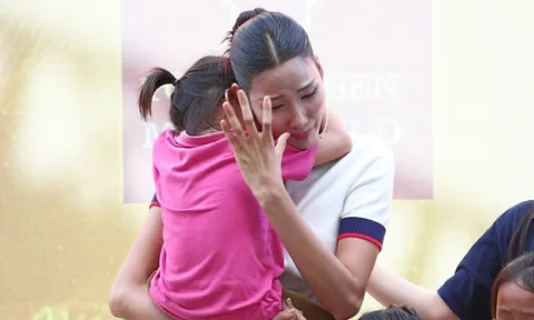 Á hậu quê Thanh Hóa bật khóc nức nở