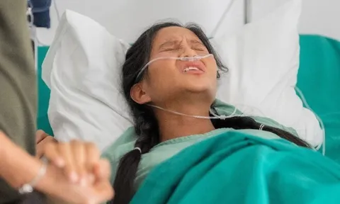 Hoa hậu H'Hen Niê sinh con đầu lòng: Chồng nhiếp ảnh gia khóc khi vợ "vượt cạn", em bé chào đời trông cực yêu