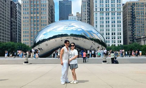 Nam ca sĩ công khai bạn gái ở tuổi U60: Từng là ngôi sao ca nhạc, giờ là thầy giáo dạy Toán, body 6 múi