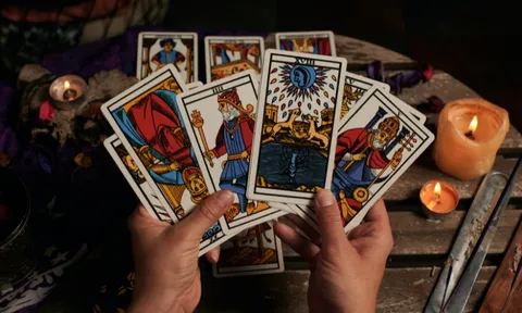 Chọn 1 lá bài Tarot để biết: Tháng 9 Âm lịch này, công việc của bạn thăng hoa hay chông chênh?