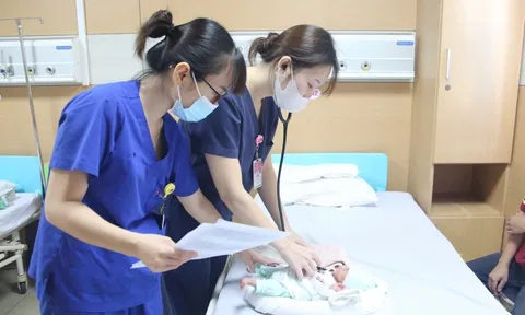 Phú Thọ: Điều trị thành công bé sinh non tuần thứ 27, nặng 1kg 0