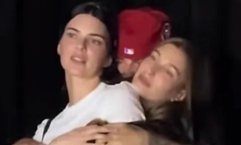 Hành động gây tranh cãi của Justin Bieber