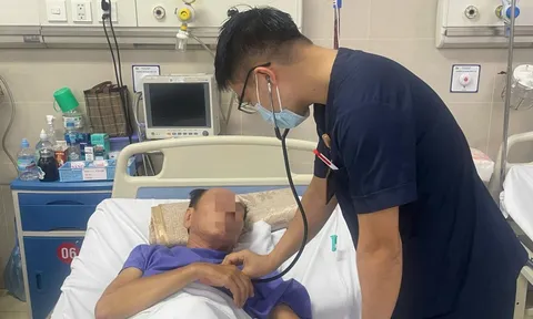 Đột quỵ khi đang ngồi uống bia 0