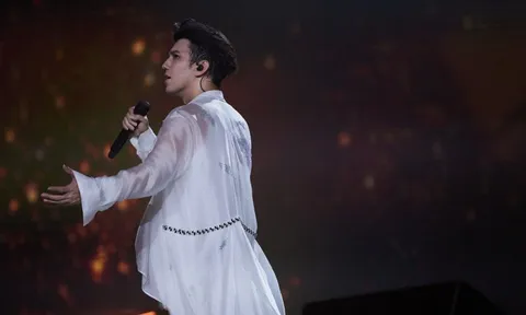 Dimash Kudaibergen: Tại sao cả thế giới 'phát cuồng' trước một giọng hát? 0
