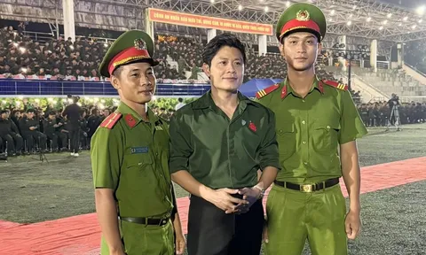 Bức ảnh của nhạc sĩ Nguyễn Văn Chung gây xôn xao, hơn 5.000 người bình luận