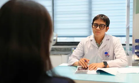 Người phụ nữ mãn kinh 5 năm vẫn sinh con 0