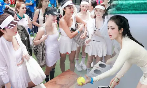 Choáng ngợp ngắm 70 “em xinh” bất ngờ đổ bộ sân Pickleball ở TP.HCM: Chuyện gì đây?