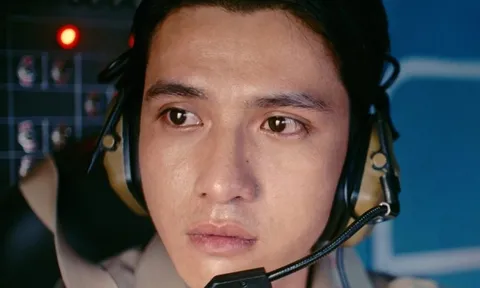 ‘Tử chiến trên không’ vượt 250 tỷ đồng