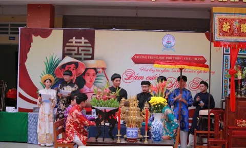 Đám cưới giữa sân trường gây 'sốt', sự thật đằng sau nhiều người ngỡ ngàng 0