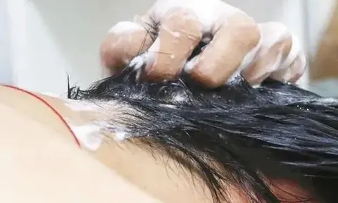 Tại sao không nên gội đầu trước khi tắm?