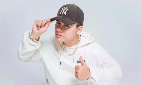 Xoay quanh cấm sóng nghệ sĩ lệch chuẩn