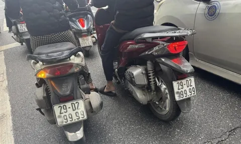 Thông tin bất ngờ vụ biển số xe "song sinh" 4 số 9 lưu thông trên phố Hà Nội