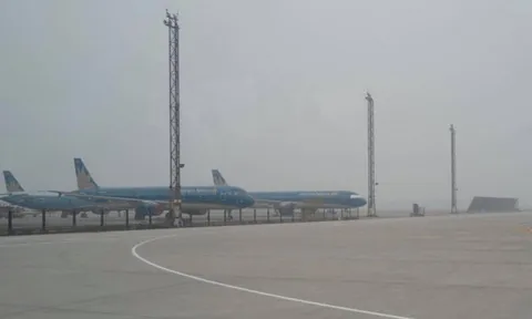 Tạm "đóng cửa" 5 sân bay ở miền Trung do bão số 13 Kalmaegi