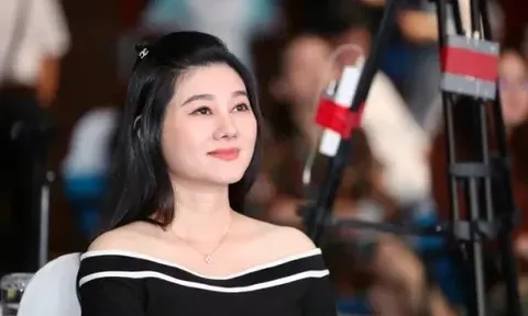 NSND Quế Trân ôn kỷ niệm cùng nhận giải thưởng năm 18 tuổi với NSND Thanh Tòng