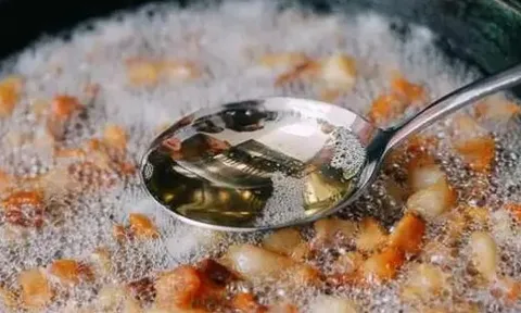 Người phụ nữ 52 tuổi mắc ung thư dạ dày vì loại dầu ăn có trong bếp nhiều gia đình