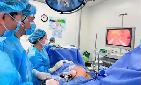 Phẫu thuật nội soi cho bệnh nhân đã ghép thận bị ung thư vú 2 bên 0