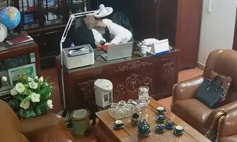 Người đàn ông 'thân mật' với nhiều phụ nữ là Chủ tịch Hội đồng trường 4