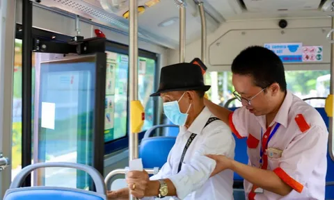Người cao tuổi đi xe buýt tại TP HCM cần lưu ý điều này