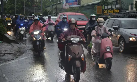 Thời tiết hôm nay: TP HCM bất ngờ mưa lớn, sấm sét khắp nơi