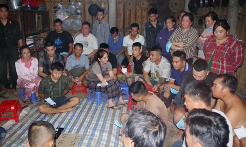 Công an Tây Ninh "đột kích" căn nhà hoang, tóm gọn 43 đối tượng đánh bạc