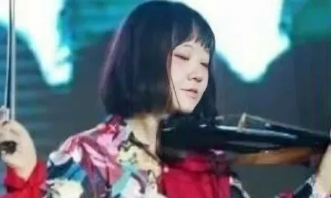 Nữ ca sĩ Huệ Quân qua đời vì tai nạn