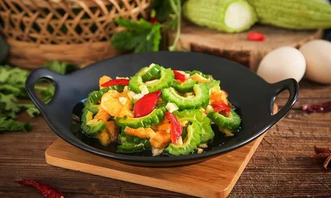 Người phụ nữ 52 tuổi ăn mướp đắng mỗi tối để phòng bệnh mỡ máu, 6 tháng sau đi khám, nhận kết quả bất ngờ