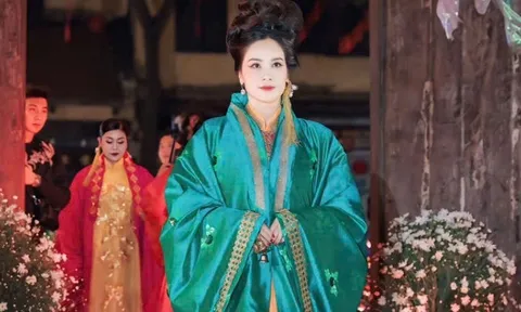 Hoa hậu Băng Giang xuất hiện đầy cảm xúc trong hành trình tôn vinh di sản áo dài tại phố cổ Hà Nội