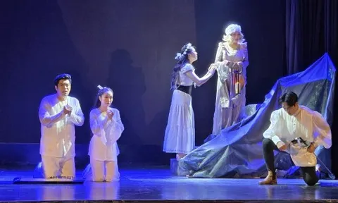 ‘Nguyệt hạ’ - khi Romeo và Juliet xúc động trước một chuyện tình Việt Nam