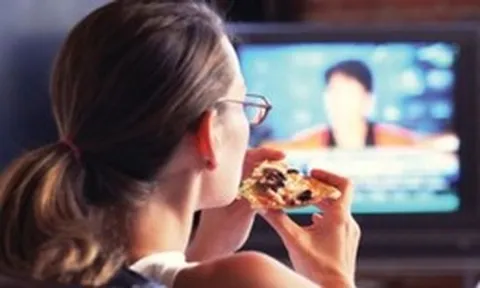 Ảnh hưởng của tâm lý và thói quen ăn uống đến cân nặng