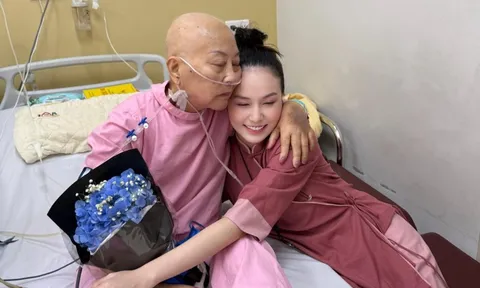 Vợ Tuấn Hưng kể đêm cuối trước khi mẹ chồng mất, nghẹn ngào khi mẹ bảo "con là con gái yêu của mẹ"