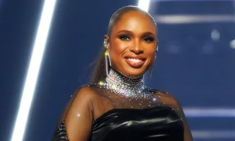 Nữ ca sĩ đóng phim Sex and the City: Gia đình gặp thảm kịch kinh hoàng, sống sót một cách thần kỳ