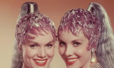 Hai nghệ sĩ song sinh huyền thoại qua đời cùng lúc