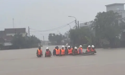 Đắk Lắk đề nghị hỗ trợ trực thăng, ca nô công suất lớn ứng cứu người dân