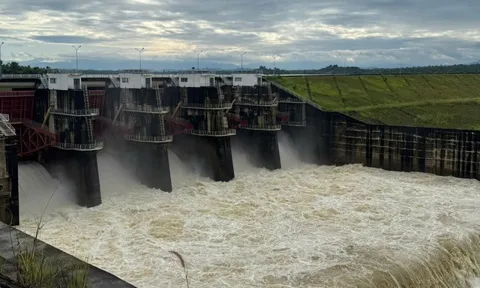 Nhà máy thủy điện trên sông Sêrêpốk thông báo khẩn xả tràn đến vùng hạ du