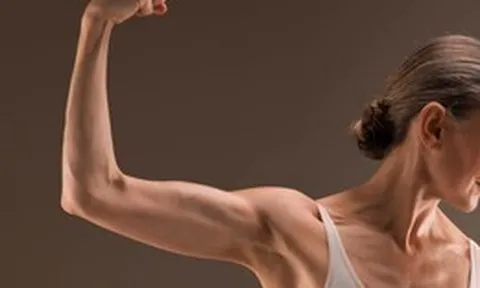 Bài tập 7 phút buổi sáng giúp tăng cơ cho tuổi 50