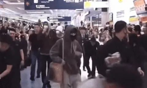 Danh tiếng khủng khiếp của mỹ nam mới nổi 4 tháng: Về nhà trong sự reo hò, cả thành phố ùa ra đón như đỉnh lưu thế giới